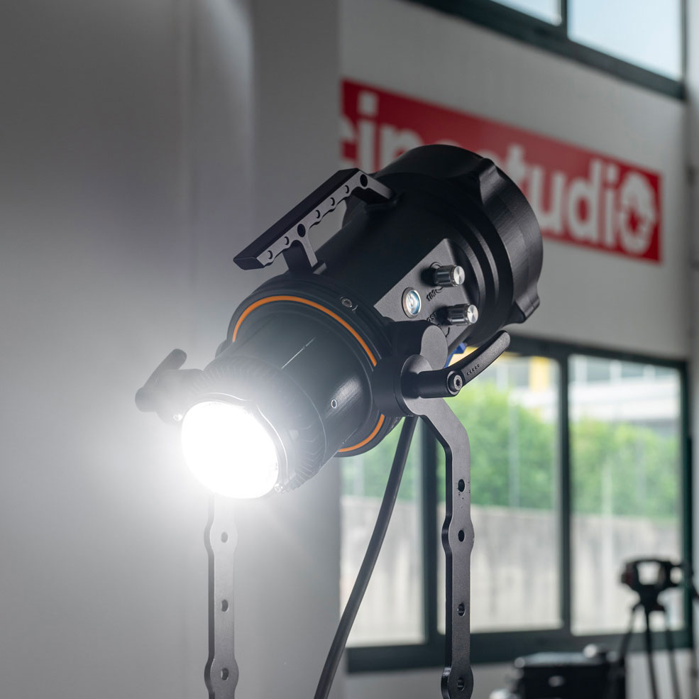 Maxima 6 — compatible con accesorios Bowens® y Profoto®