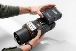 Cambio fácil de alimentación de red a V-Mount en Maxima Rapida