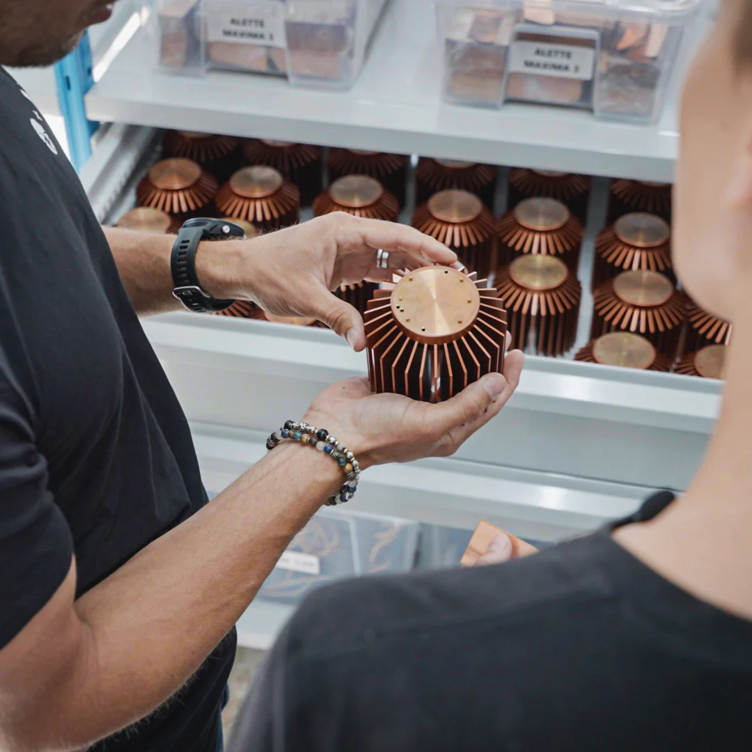 Disipadores de calor de cobre durante la fabricación italiana de Maxima